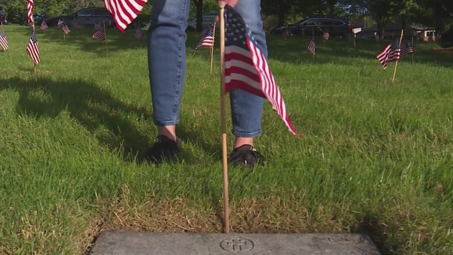 'Touches your heart': Willamette National Cemetery hosts annual Memorial Day flag-laying ceremony