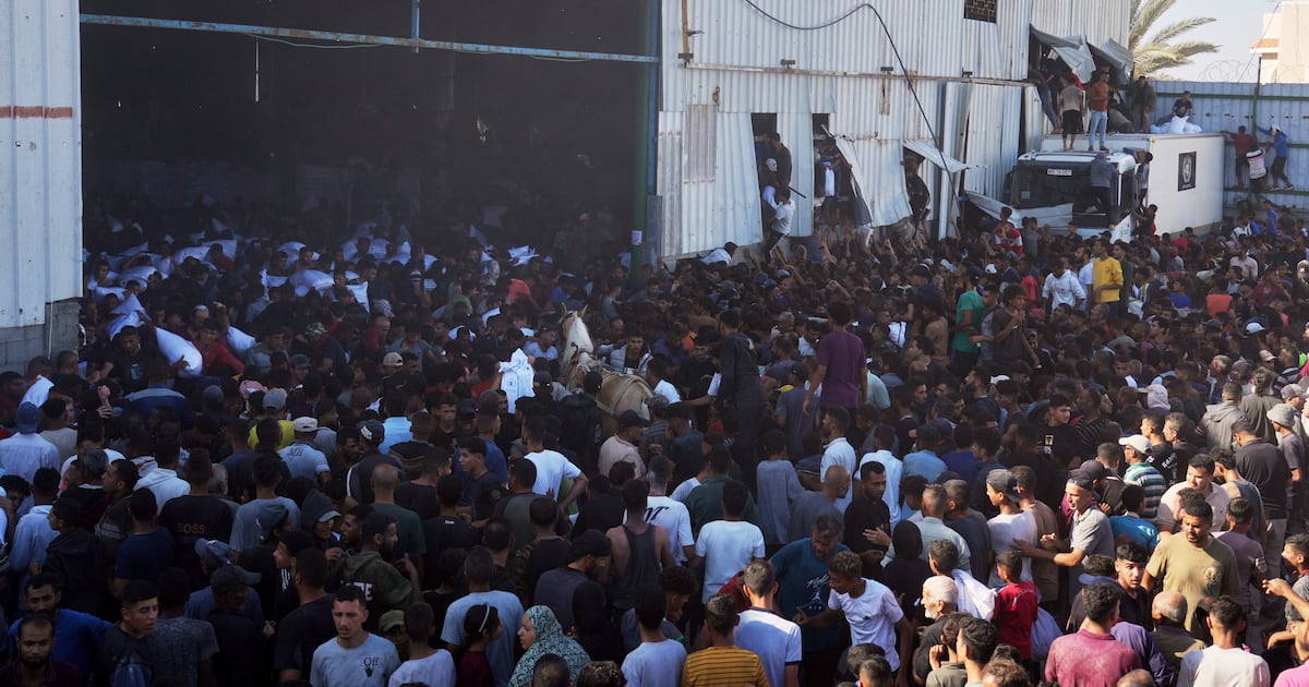 4 Palestinians die in storming of UN food warehouse a day after gunfire at new Gaza aid site