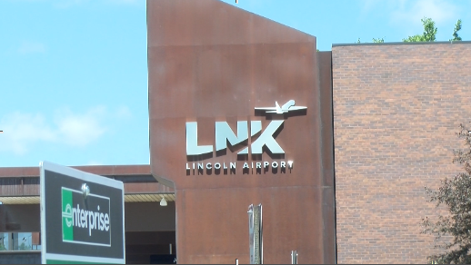 As Memorial Day travel begins, airlines 'having a hard time keeping up,' one flyer says