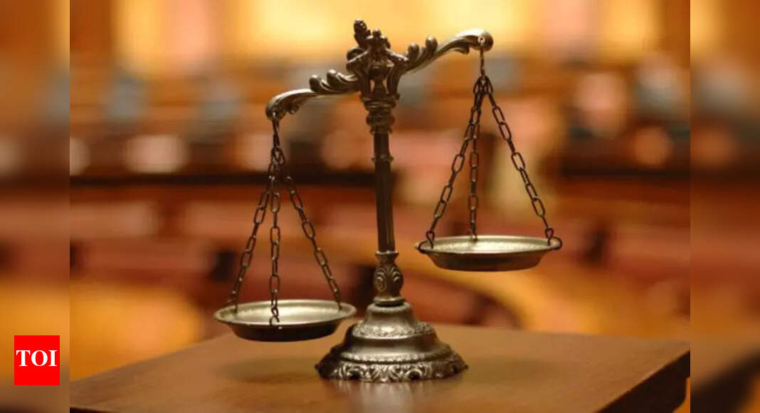 Atiq’s lawyer out on parole to attend mother’s last rites | Prayagraj News