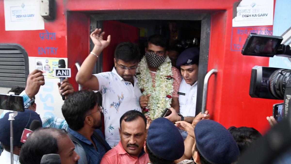 BSF jawan detained by Pakistan a month ago returns home to a hero’s welcome