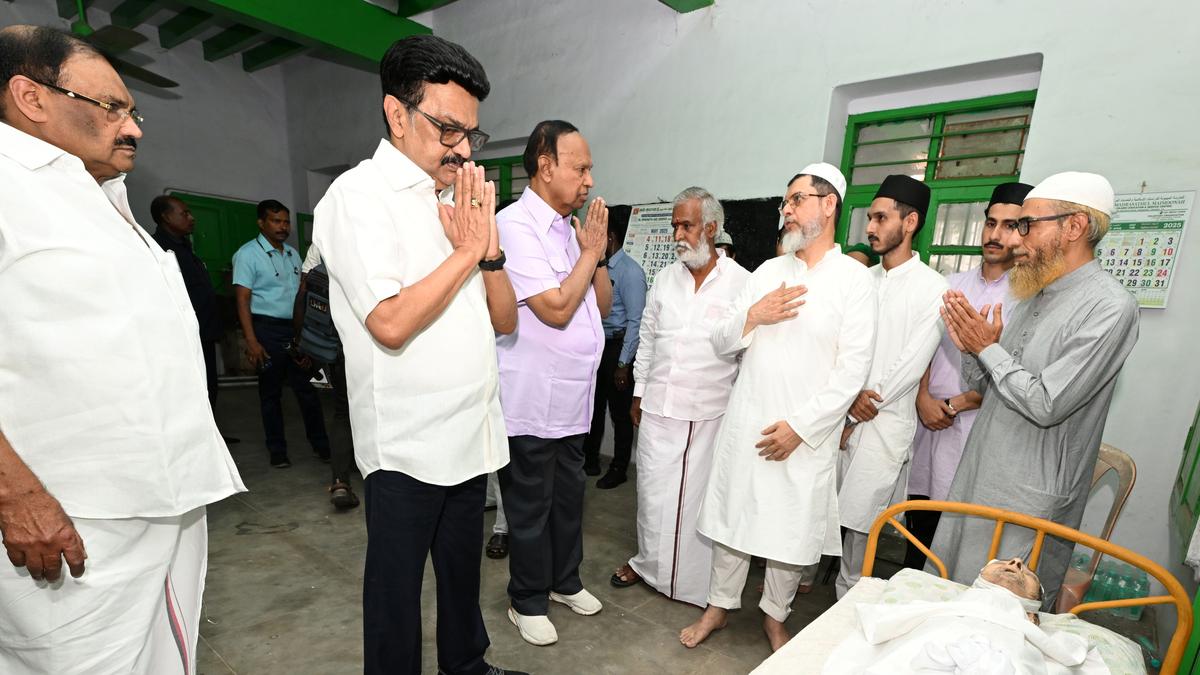 CM Stalin pays tributes to mortal remains of Chief Kazi to Tamil Nadu government