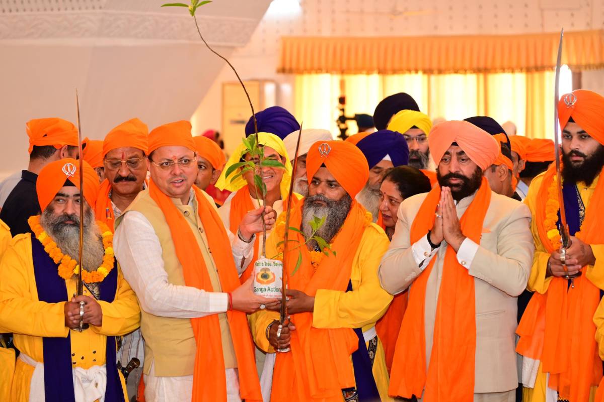CM and Governor flag off the first group of devotees for Hemkund Sahib Yatra 2025