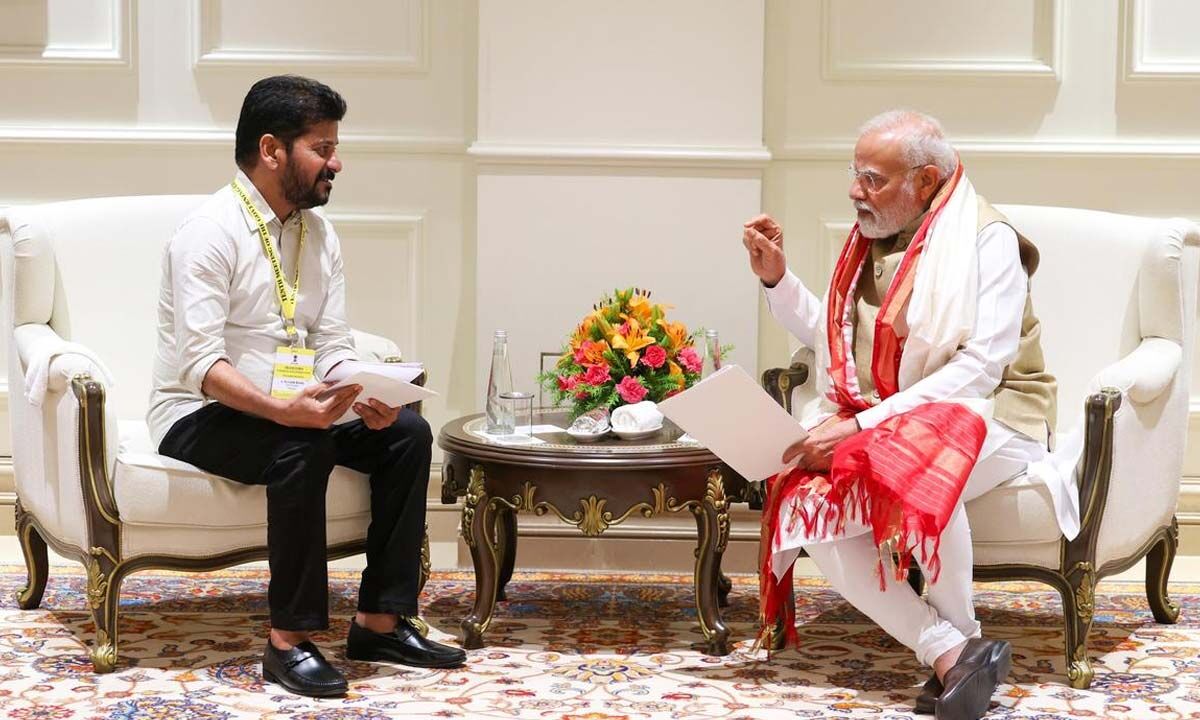 CM seeks Modi’s help for infra, metro rail projects in state