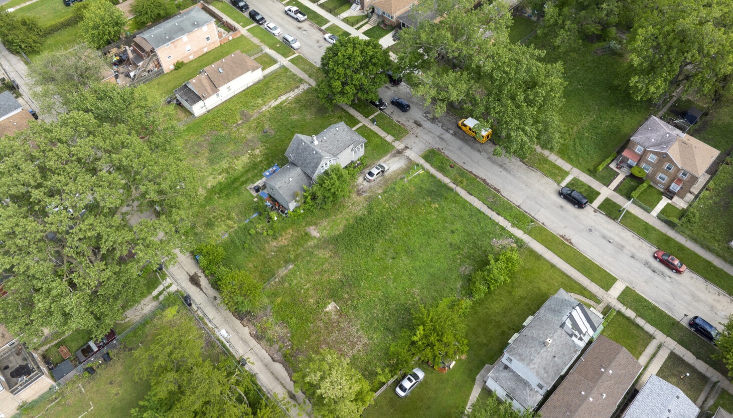 Chicago's 'missing middle' housing program adds more neighborhoods, extends developer deadline