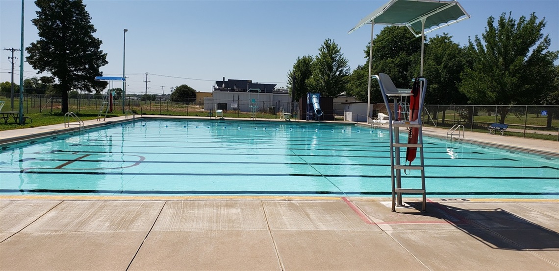 Cold weather delays pool openings across Lincoln