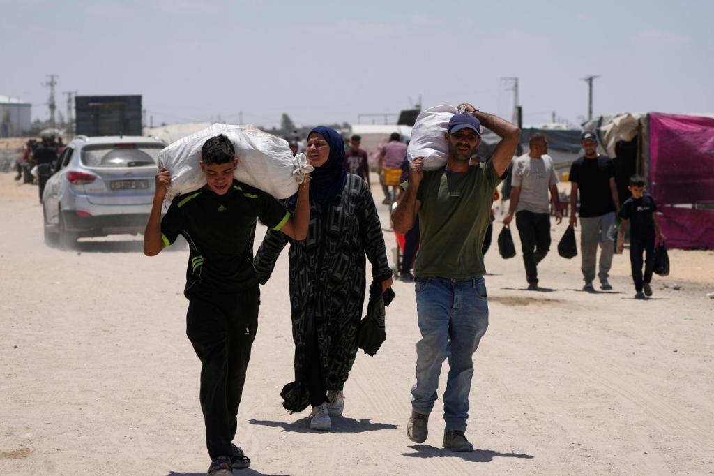 Crowd is fired on at Gaza aid-distribution site, killing at least 1
