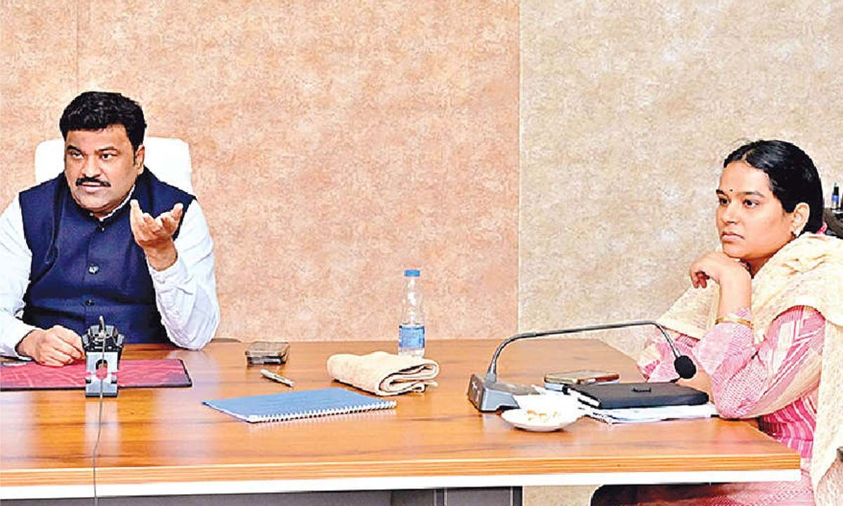 Expedite land acquisition for railway projects: Collector
