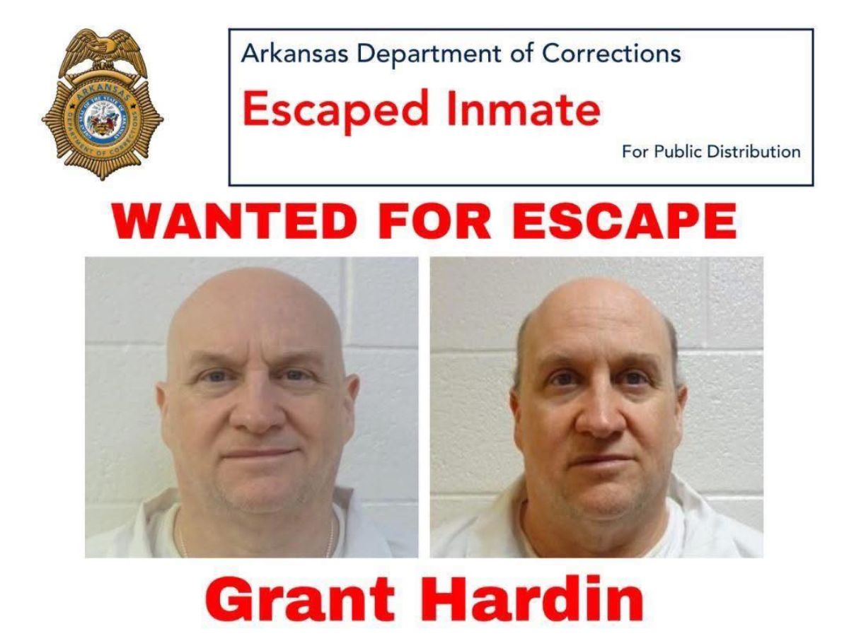 Former police chief imprisoned for murder and rape escapes from Calico Rock prison
