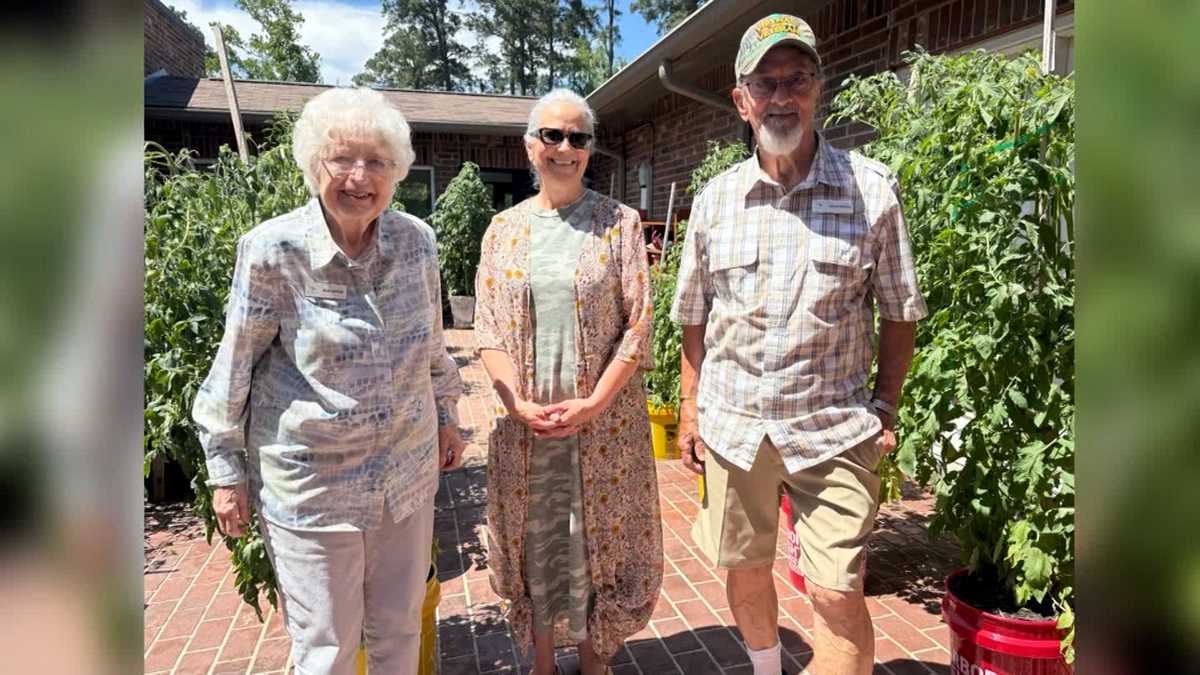 Gardening veteran brings fresh produce to retirement home