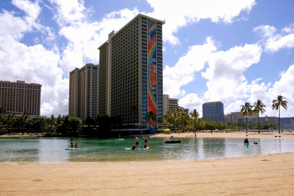 Hawaii’s governor signs new hotel tax legislation to help cope with climate change