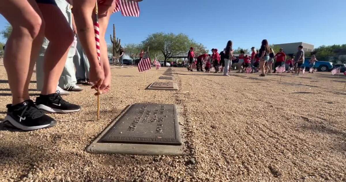 Hundreds of volunteers place flags at National Memorial Cemetery of Arizona