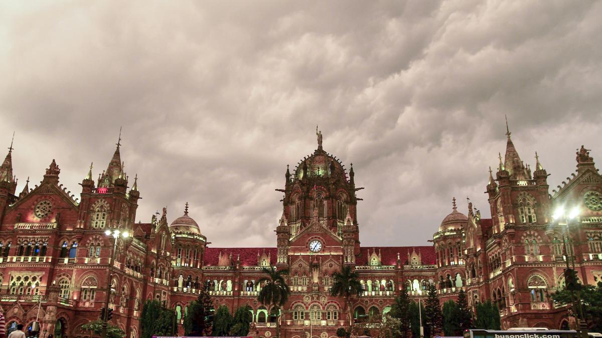 IMD issues red alert for Raigad, Ratnagiri and orange alert for Mumbai, ghats