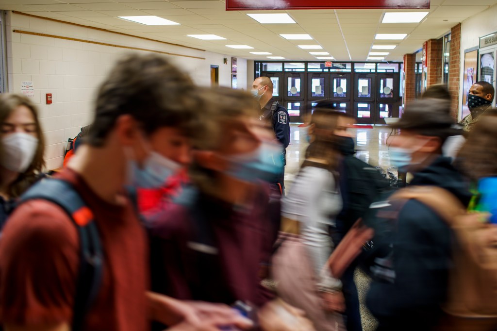 Illinois lawmakers ban police from ticketing and fining students