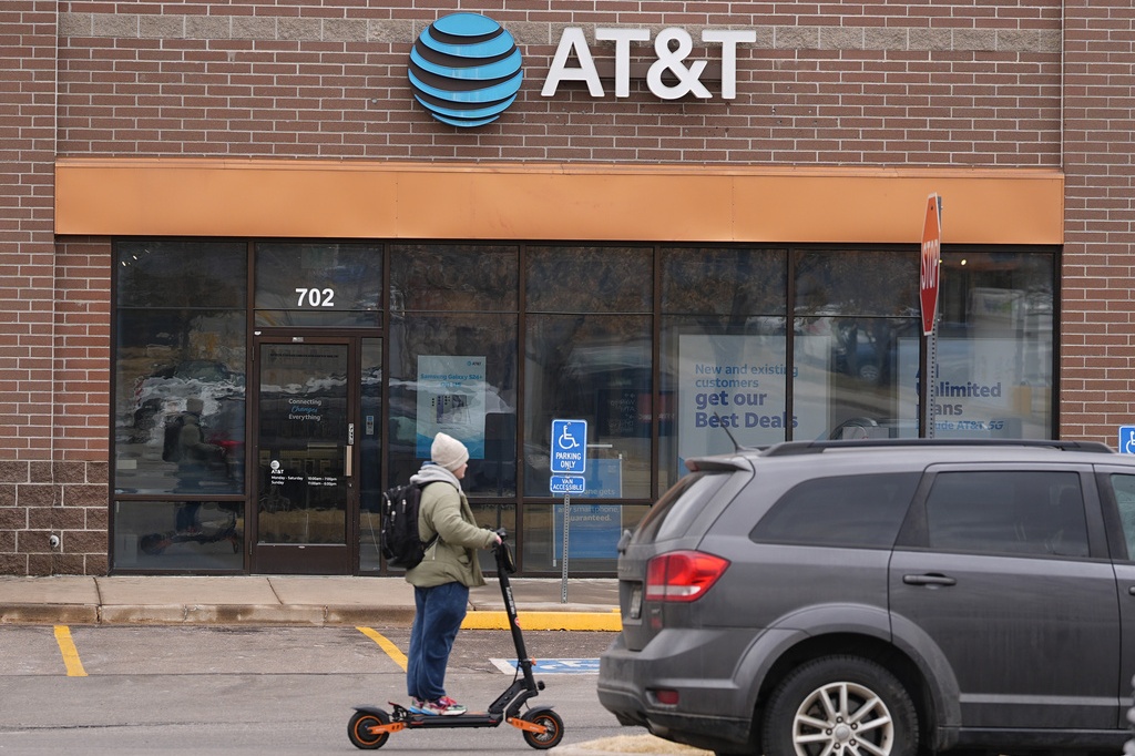 Internet giant known as CenturyLink sells residential business to AT&T for $6 billion