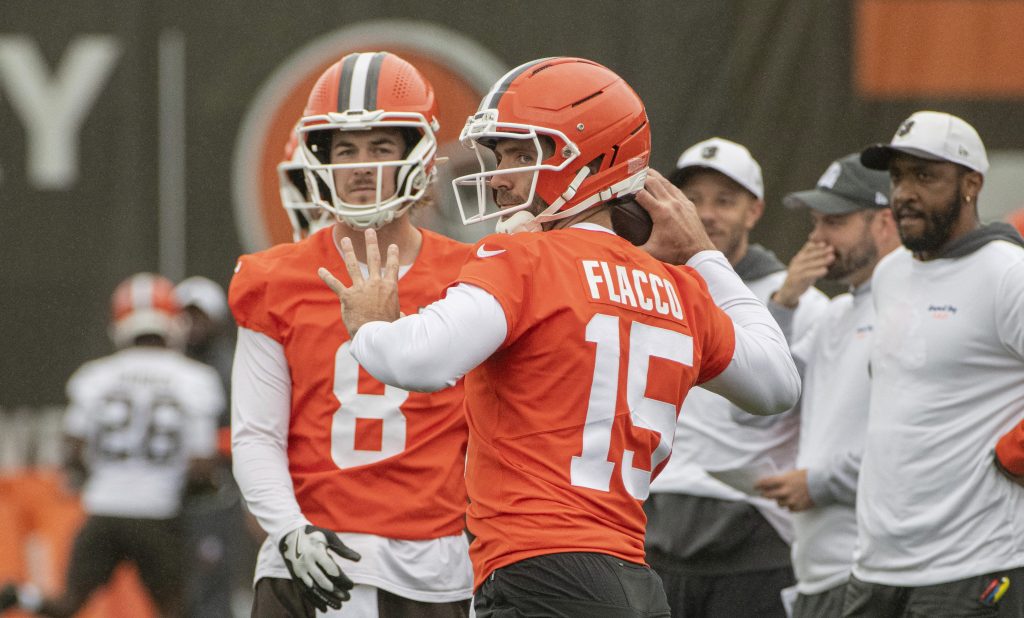 Joe Flacco enters Browns competition as favorite to be starting QB