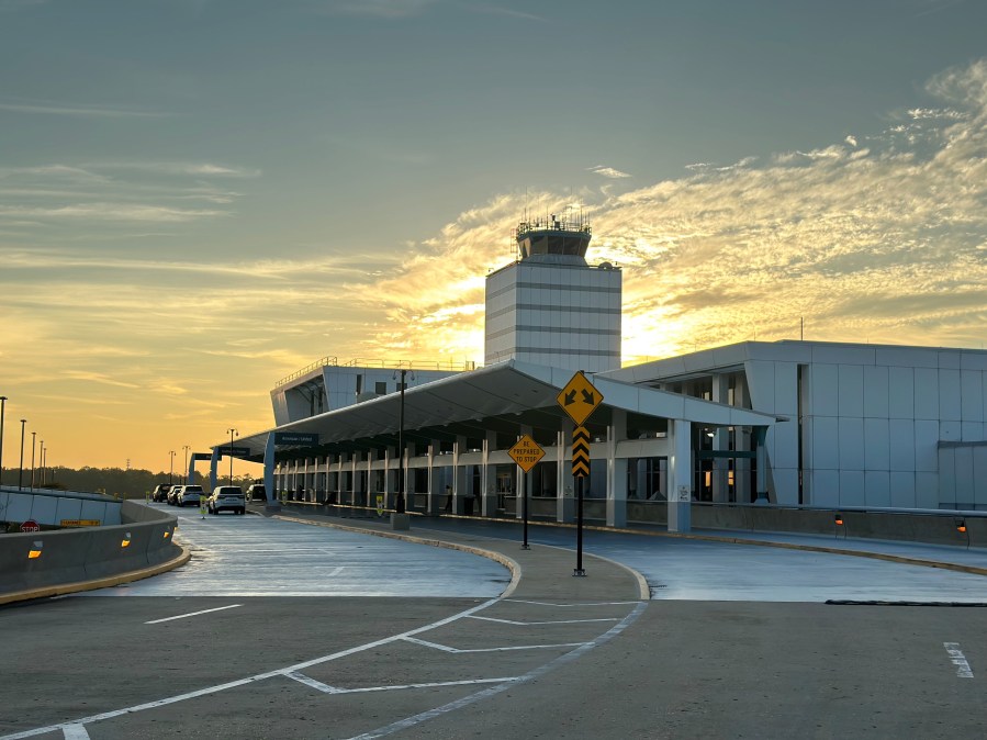 Judge rejects Mississippi's bid to dismiss Jackson airport suit