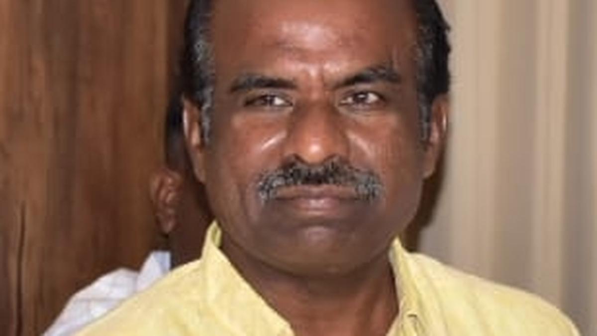 Karnataka High Court asks BJP MLC Ravi Kumar to personally apologise to Kalaburagi Deputy Commissioner Fouzia Taranum