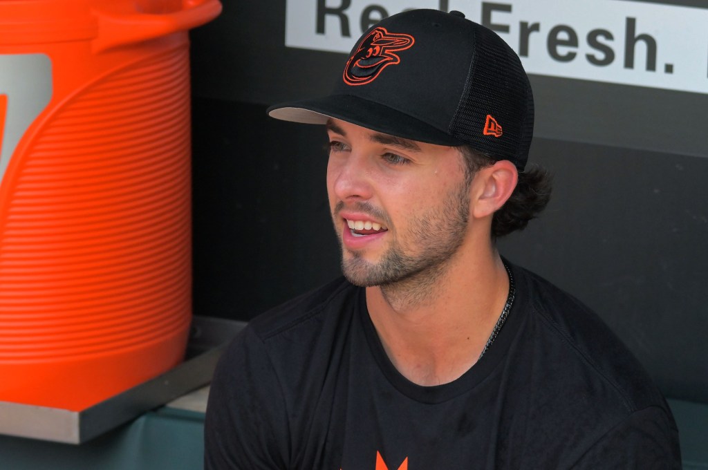 Laureano to IL, Vavra called up