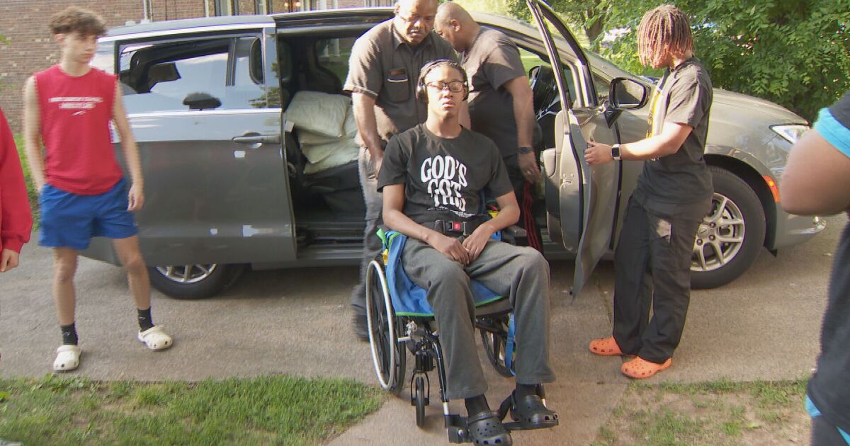 Montgomery Central wrestler paralyzed in accident returns home to graduate