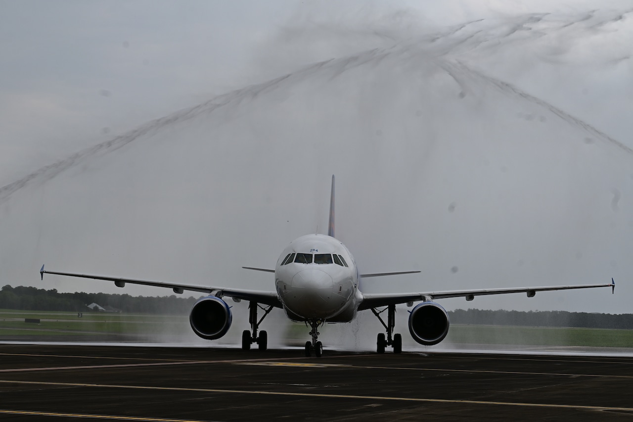 New commercial airport opens in Gulf Shores Alabama with Allegiant Air service