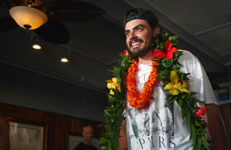 Oregon man who set sail with his cat arrives to cheers in Hawaii