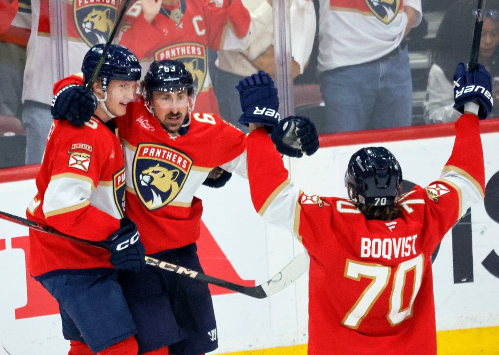 Panthers cruise, sit one night from third-straight Stanley Cup Final