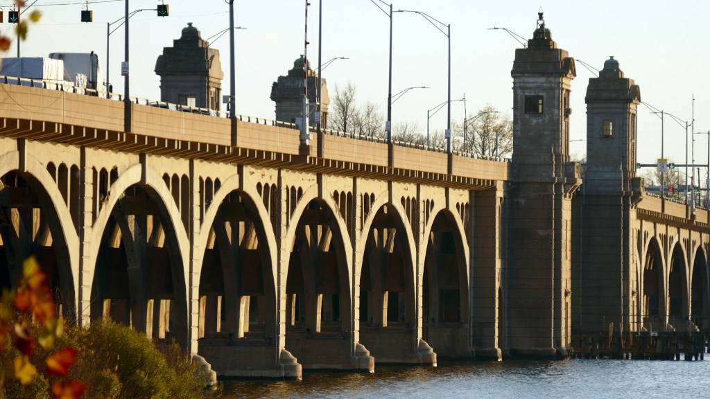 Police respond to water rescue near Hanover Street Bridge
