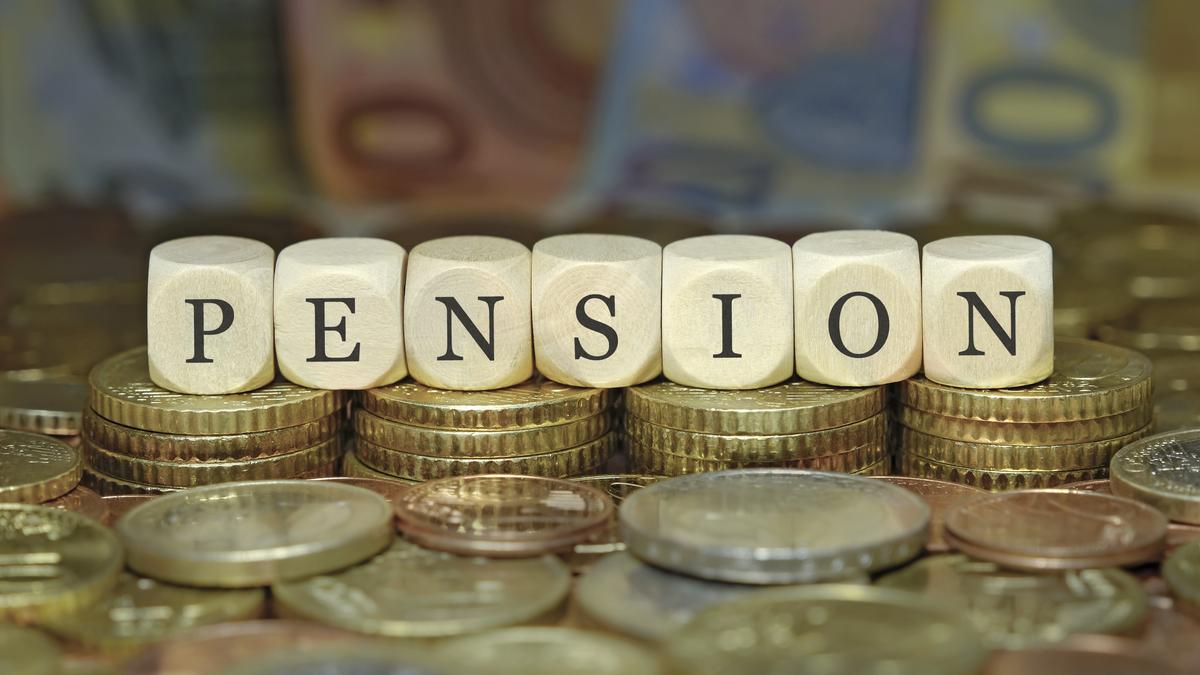 Provide detailed information to staff on Unified Pension Scheme, directs Railways Ministry