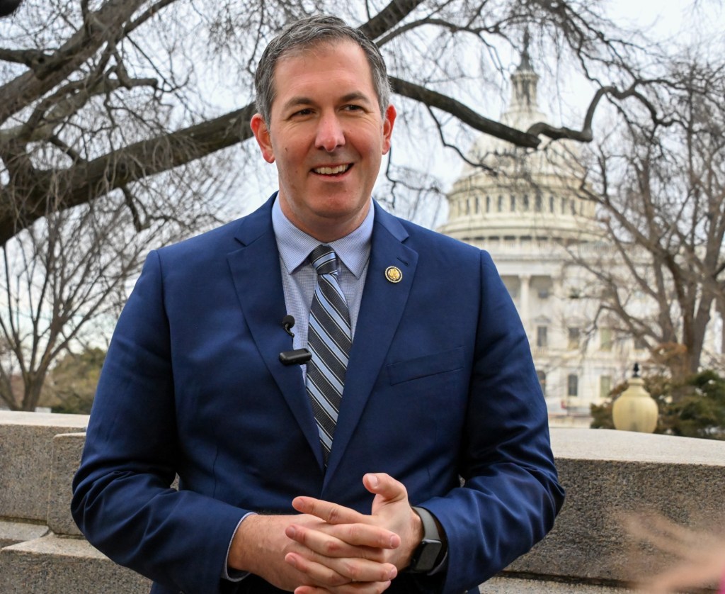 Rep. Olszewski to play in Dems vs. GOP baseball game wearing Towson jersey