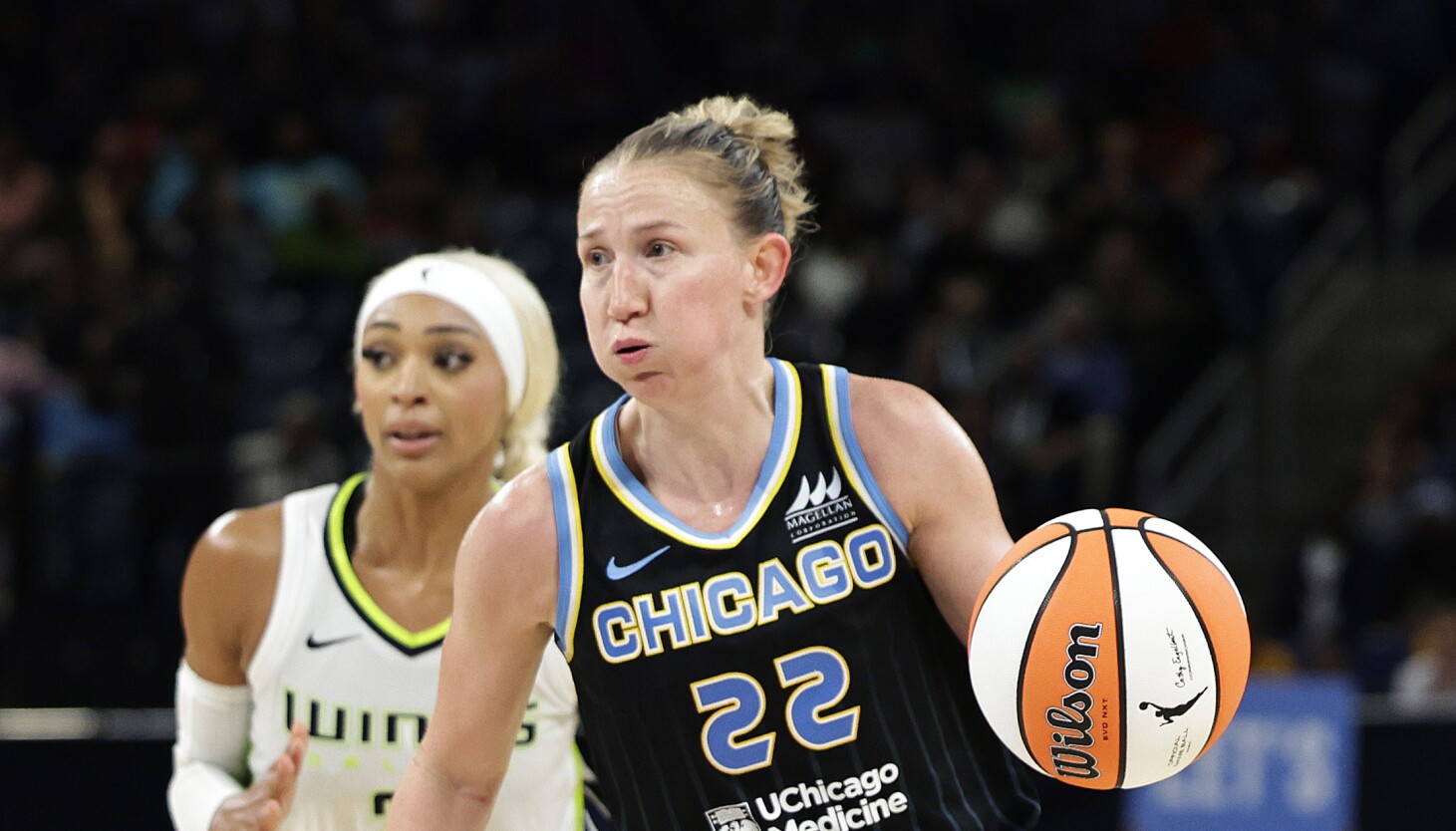 Sky get 1st win as Courtney Vandersloot sets scoring record, Kamilla Cardoso scores career-high to beat Wings