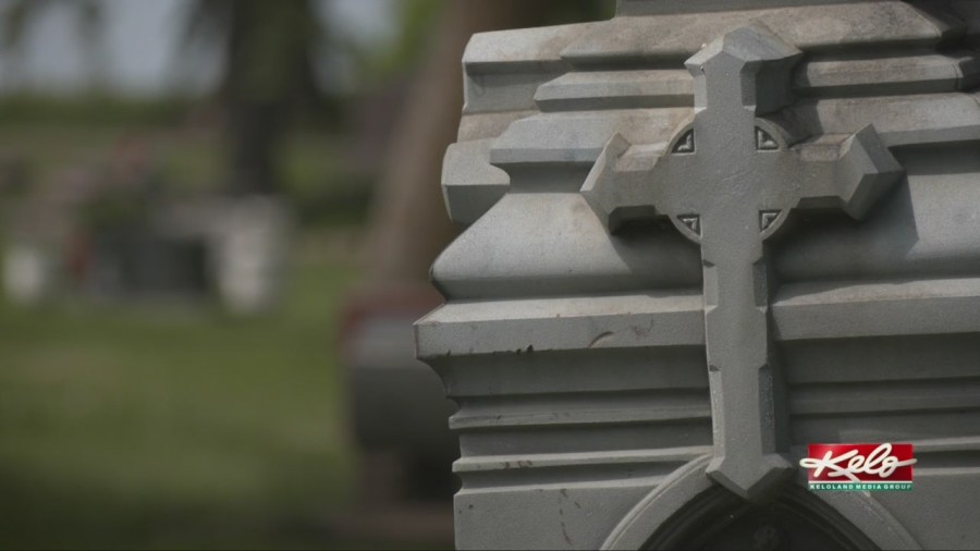 Small town cemetery prepares for Memorial Day weekend