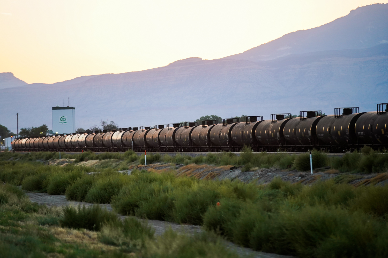 Supreme Court backs Utah oil railroad expansion, endorsing limited version of key environmental law