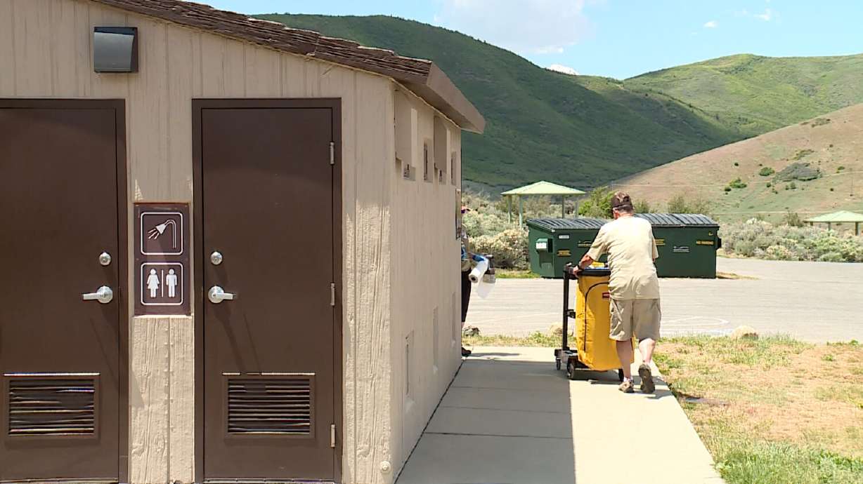 The unsung heroes cleaning up Utah's parks after a busy holiday weekend