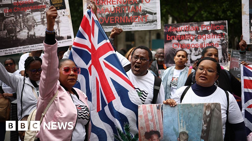 UK signs deal to hand Chagos Islands to Mauritius