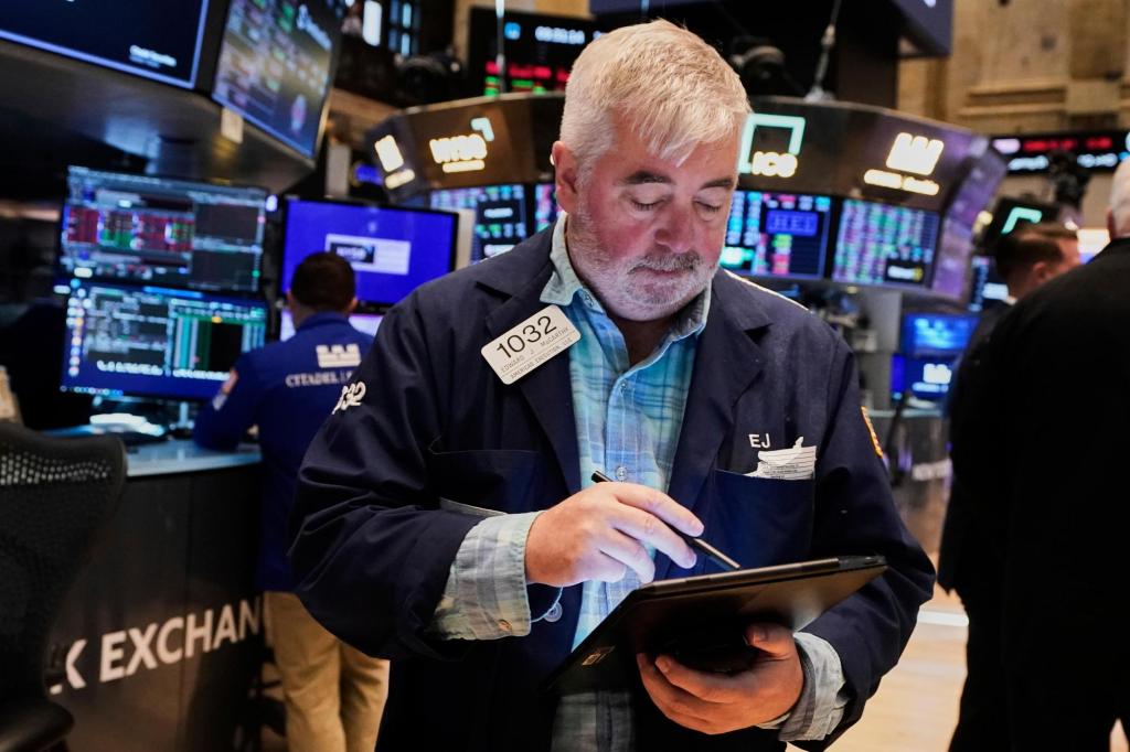 US futures and European markets rise on temporary US-EU trade truce