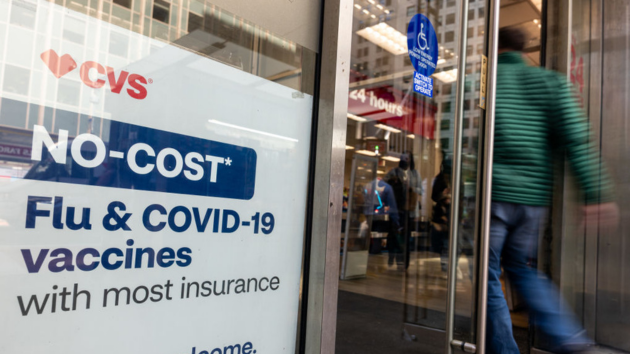 Why are more than 300 people in the US still dying from COVID every week?