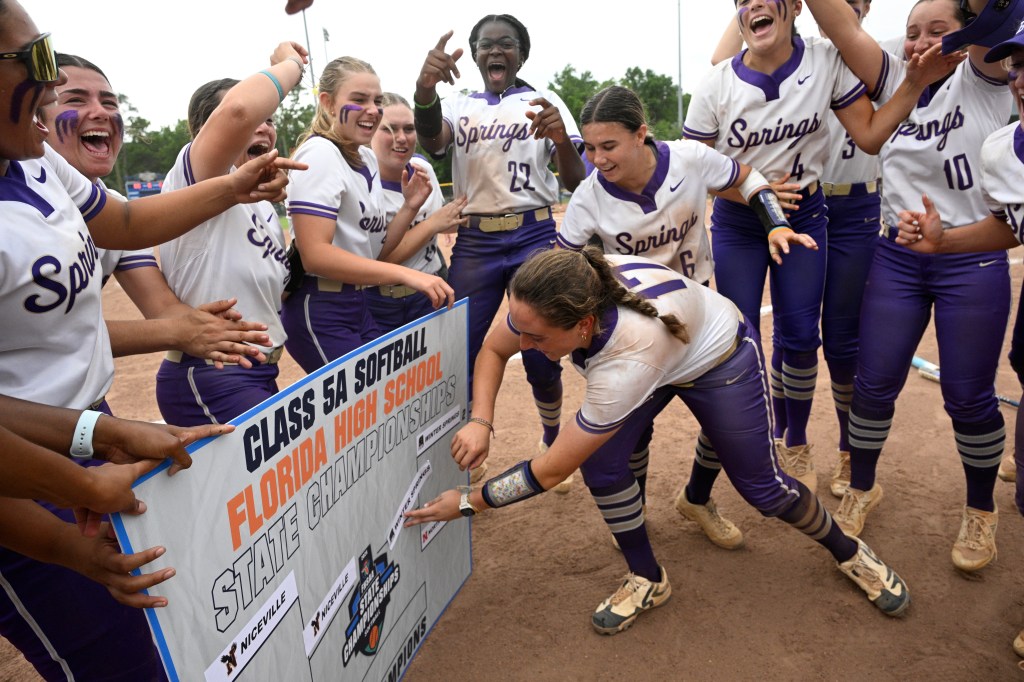 Winter Springs softball wins state semi on graduation day