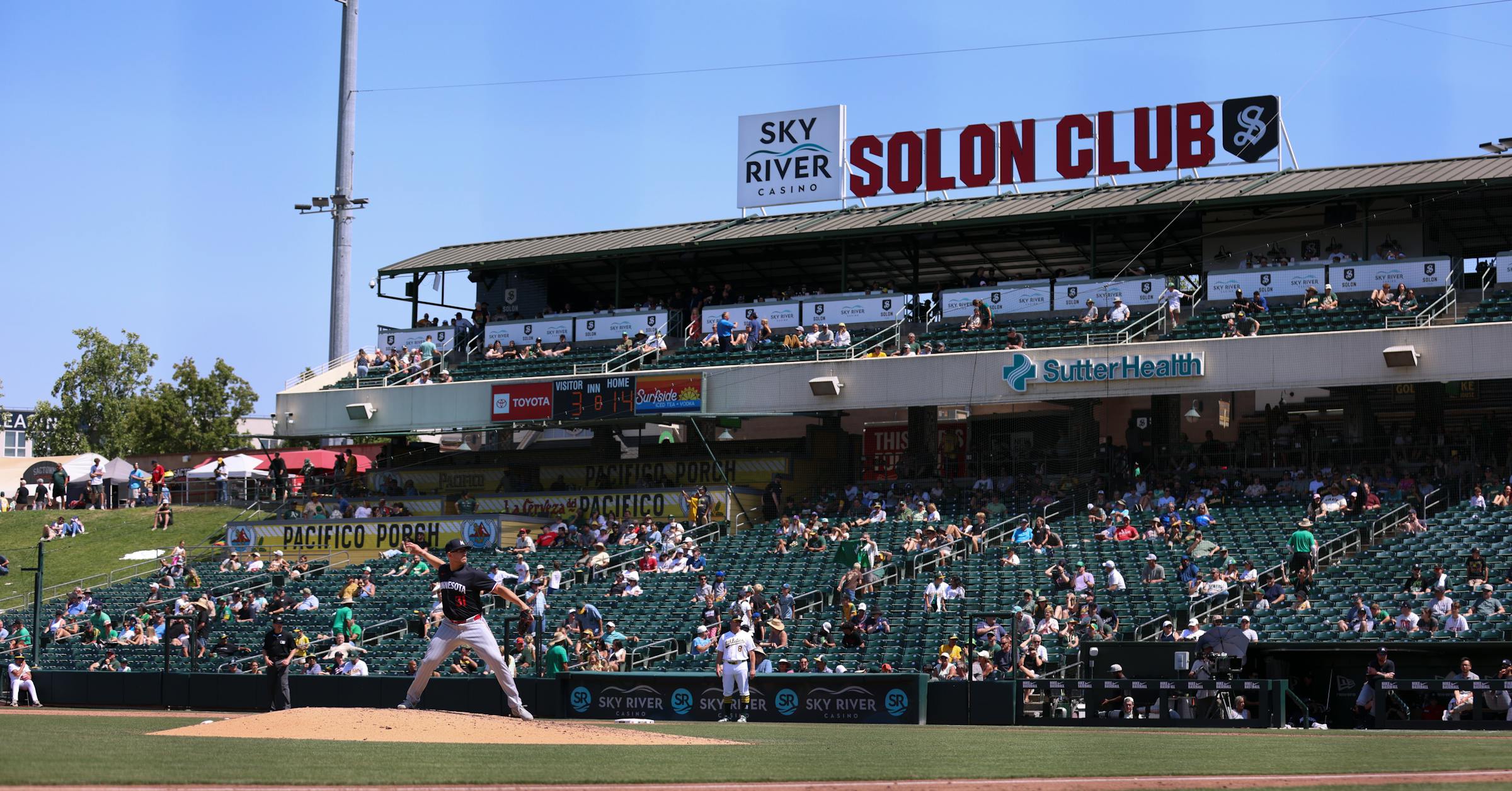 Athletics get grand slam from Soderstrom, roll past Twins 14-3
