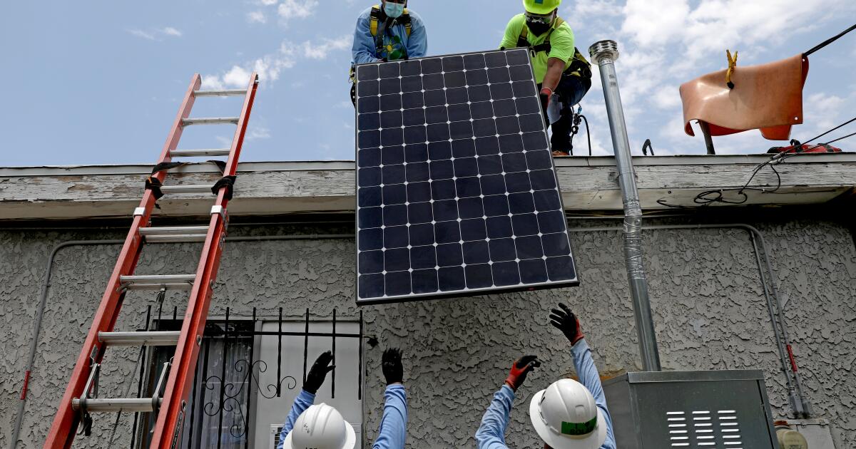 Environmentalists ask justices to restore rooftop solar incentives