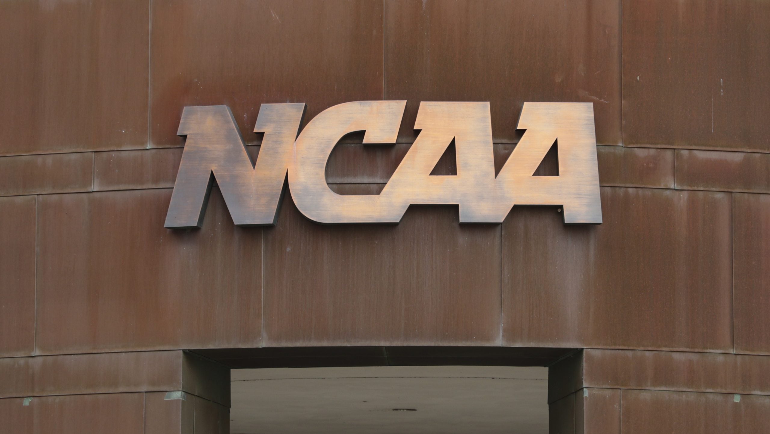 Federal judge approves $2.8B settlement, paving way for US colleges to pay athletes millions