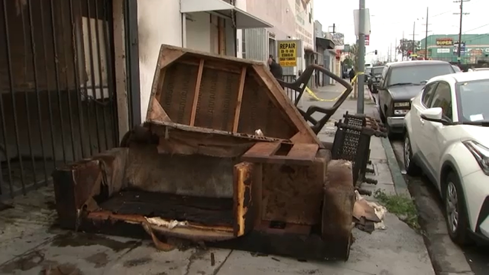 Fire destroys 3 businesses in Harvard Park, Los Angeles overnight