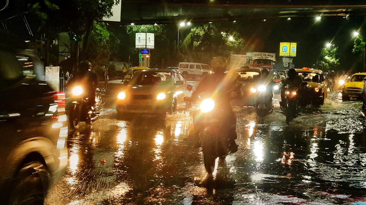 Flood-like situation in South Bengal as rain, DVC water release raise river levels