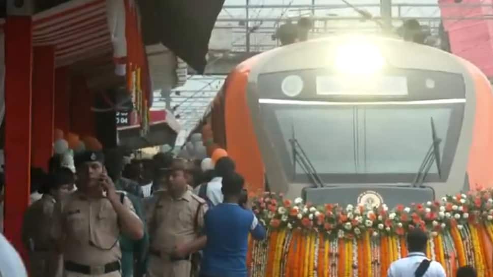 Gorakhpur To Patliputra In Just 7 Hours As PM Modi Flags Off New Vande Bharat Train | India News