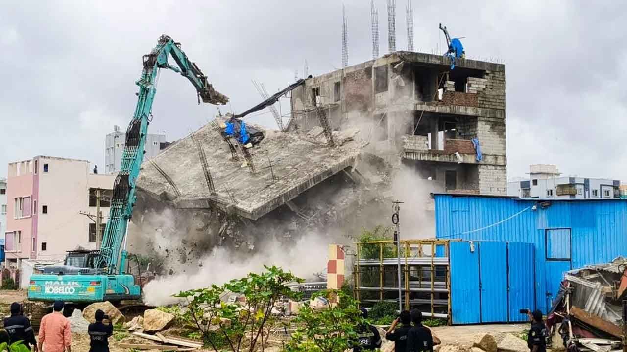 HYDRA carries out demolitions in Secunderabad