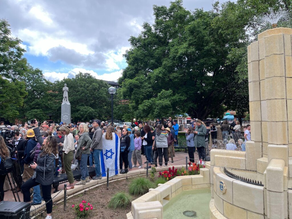 Hundreds gather in Boulder after attack to denounce antisemitism