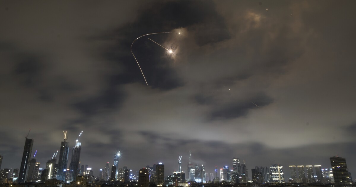 Israel hits Iranian nuclear research facility