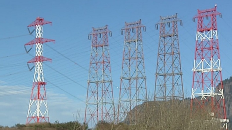 Oregon passes bills to bolster electric grid amid 'alarming' transmission shortage
