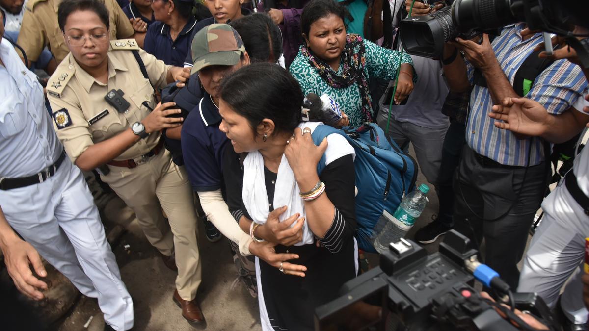 School non-teaching staff take out rally near Kolkata demanding reinstatement