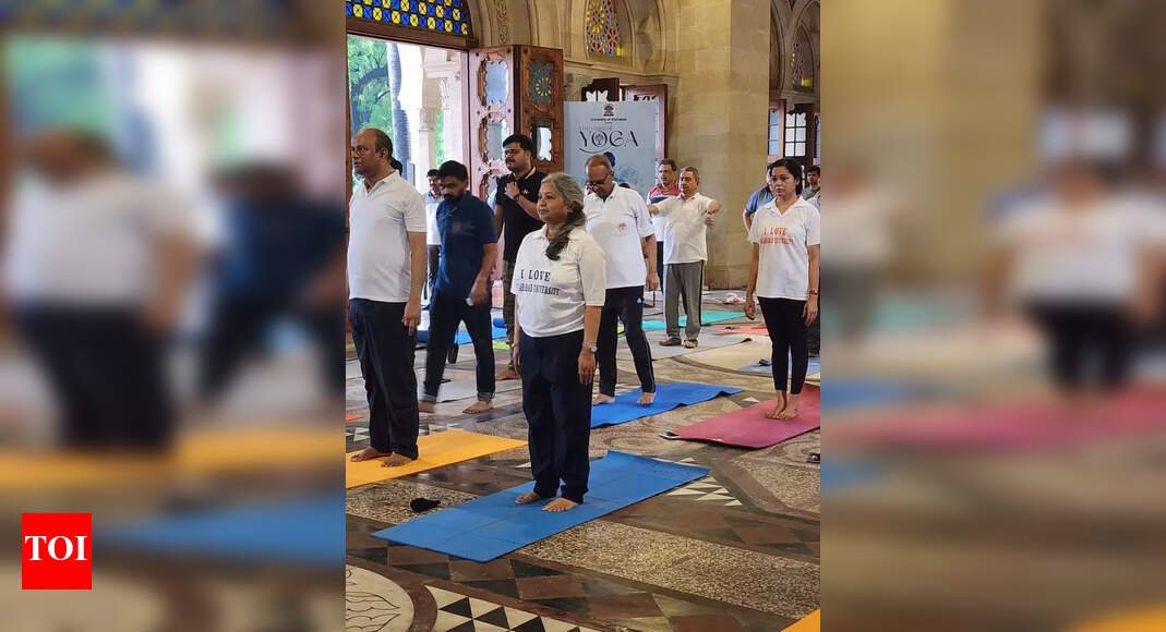 TOI & AU celebrate Yoga Day | Prayagraj News